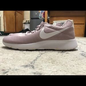 light pink nike shoes